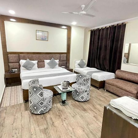 Hotel Radiance Delhi  Exterior photo